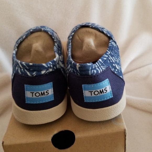 TOMS Avalon Blue Batik Textile Size 5 Women's - Picture 4 of 10